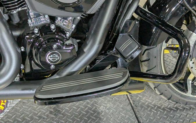 2026 Harley-Davidson® Road Glide® Vivid Black Black Trim