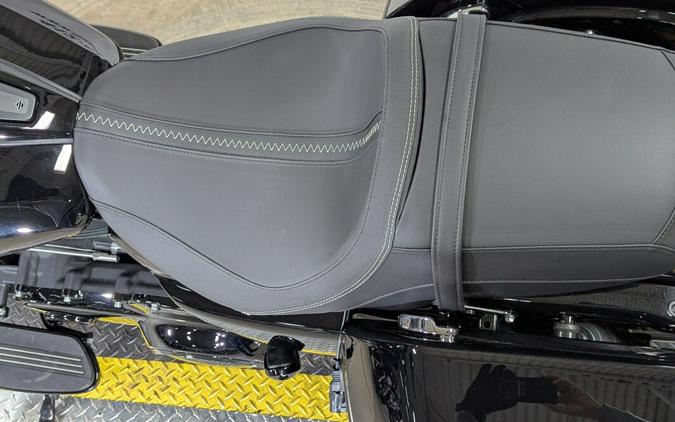 2026 Harley-Davidson® Road Glide® Vivid Black Black Trim