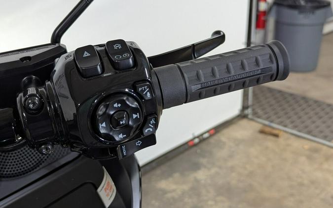 2026 Harley-Davidson® Road Glide® Vivid Black Black Trim