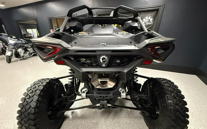 2026 Can-Am Maverick R X RC