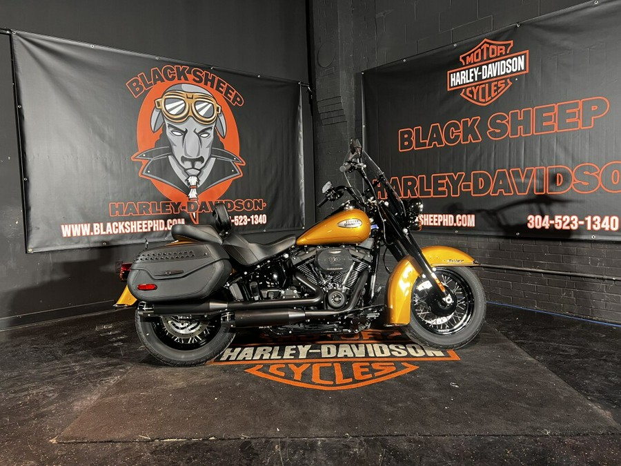 2023 Harley-Davidson® FLHCS Heritage Classic