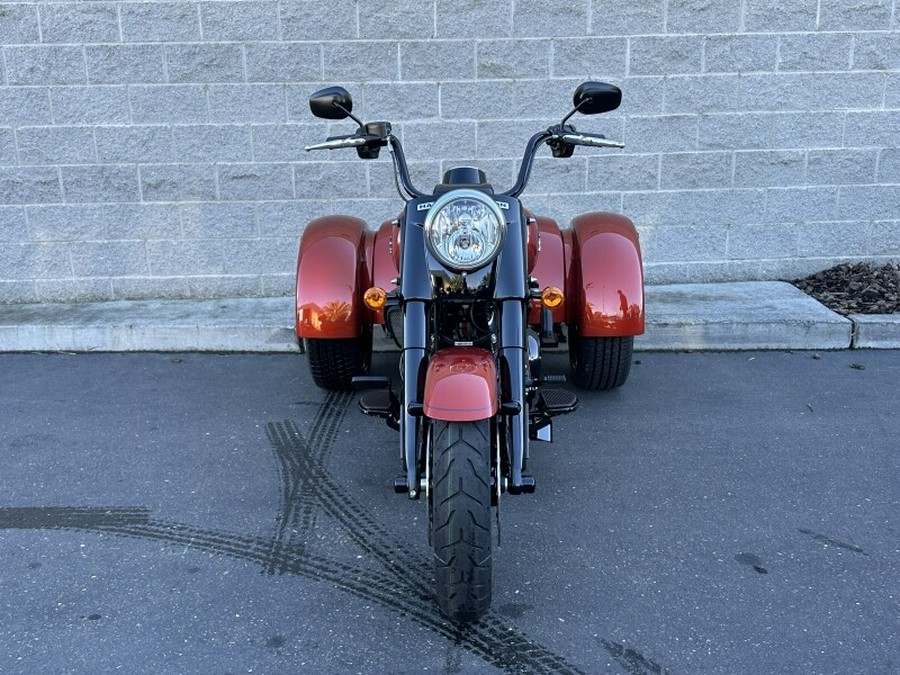 Harley-Davidson Freewheeler® 2025 FLRT 84612700 WHISKEY FIRE W/ PINSTRIPE