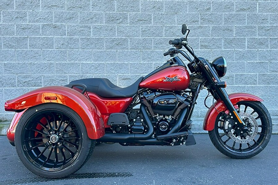 Harley-Davidson Freewheeler® 2025 FLRT 84612700 WHISKEY FIRE W/ PINSTRIPE