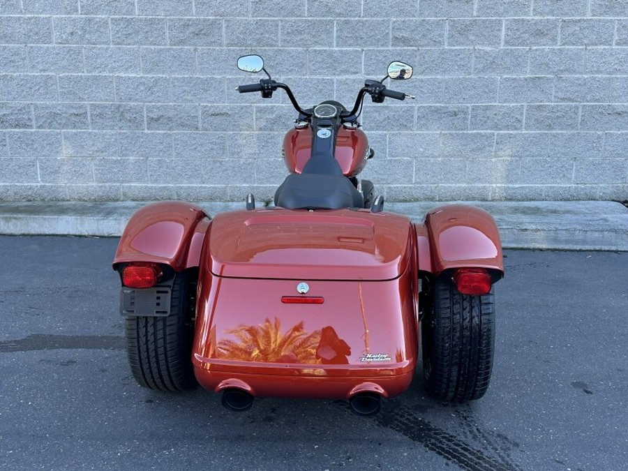 Harley-Davidson Freewheeler® 2025 FLRT 84612700 WHISKEY FIRE W/ PINSTRIPE