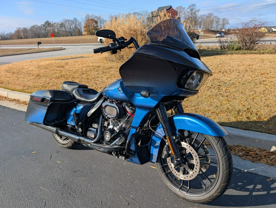 2019 Harley-Davidson® CVO™ Road Glide® Mako Shark Fade