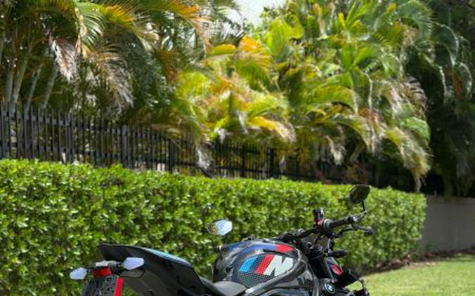 2023 BMW M1000R