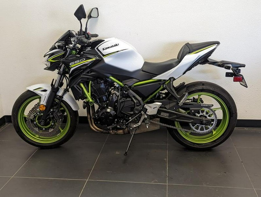 2021 Kawasaki Z650 ABS Pearl Blizzard White/Metallic Spark Black