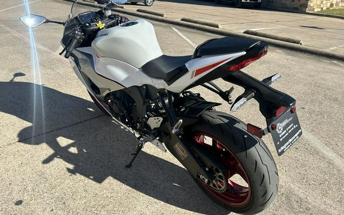 2024 Kawasaki Ninja ZX-6R ABS Pearl Robotic White/Metallic