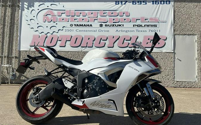 2024 Kawasaki Ninja ZX-6R ABS Pearl Robotic White/Metallic