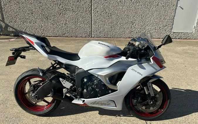 2024 Kawasaki Ninja ZX-6R ABS Pearl Robotic White/Metallic