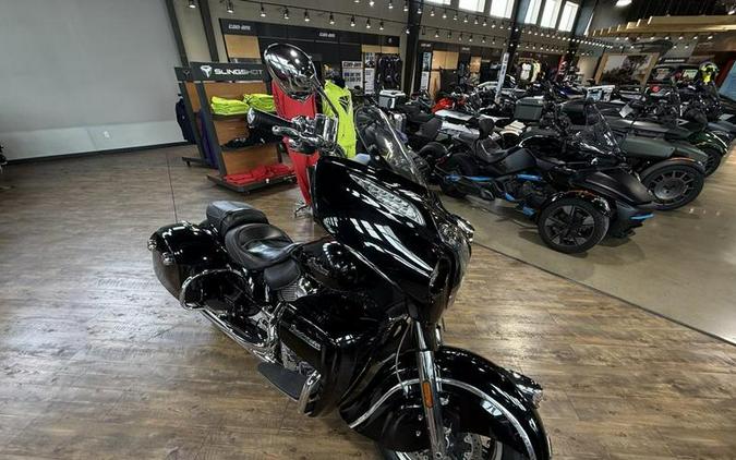 2017 Indian Motorcycle® Roadmaster® Thunder Black