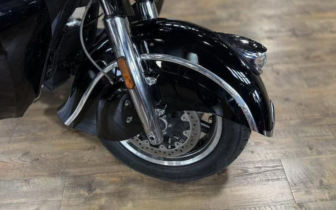 2017 Indian Motorcycle® Roadmaster® Thunder Black