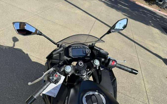 2026 Kawasaki Ninja® 500 Metallic Flat Spark Black