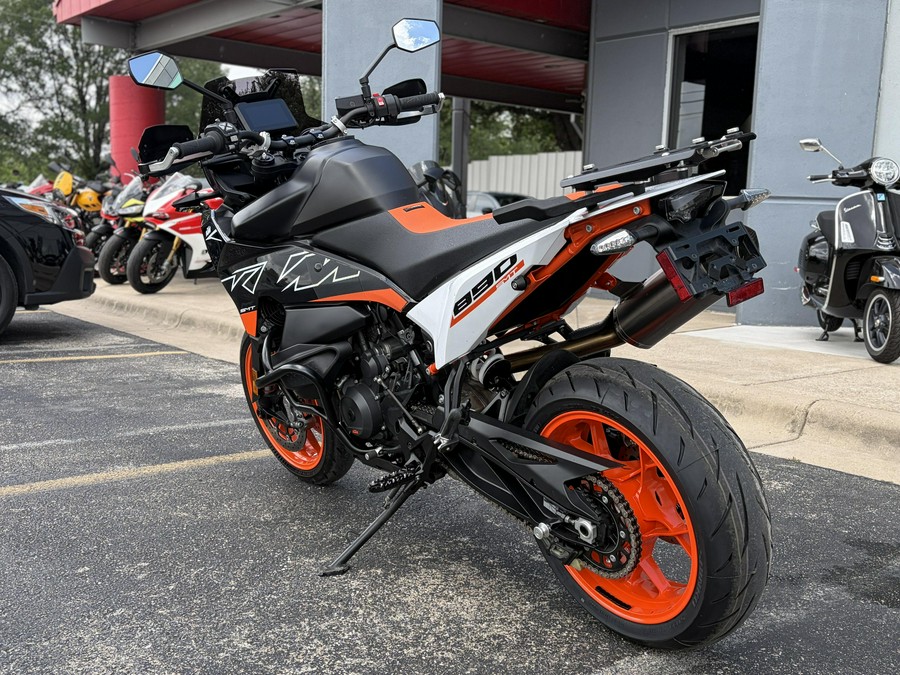 2024 KTM SMT 890