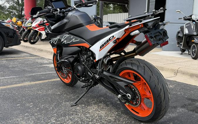 2024 KTM SMT 890
