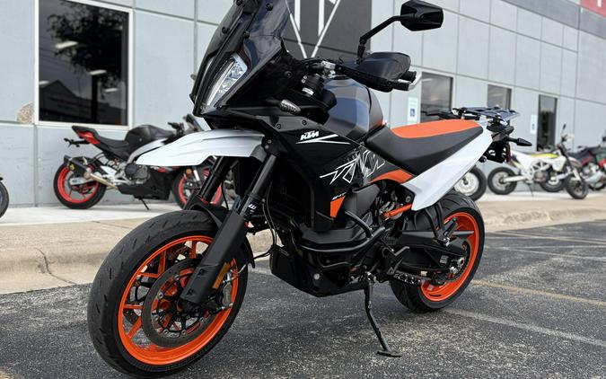 2024 KTM SMT 890