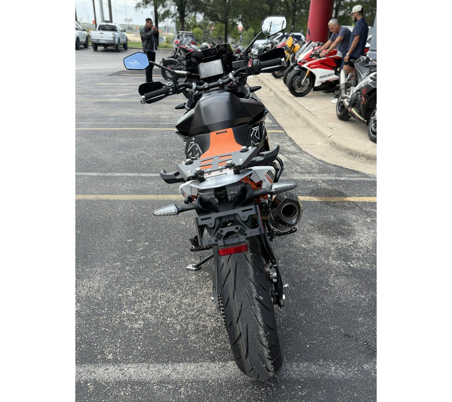 2024 KTM SMT 890