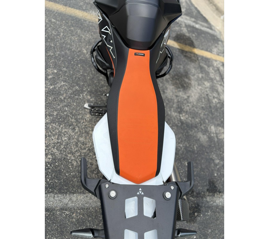 2024 KTM SMT 890