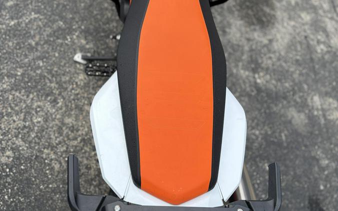 2024 KTM SMT 890