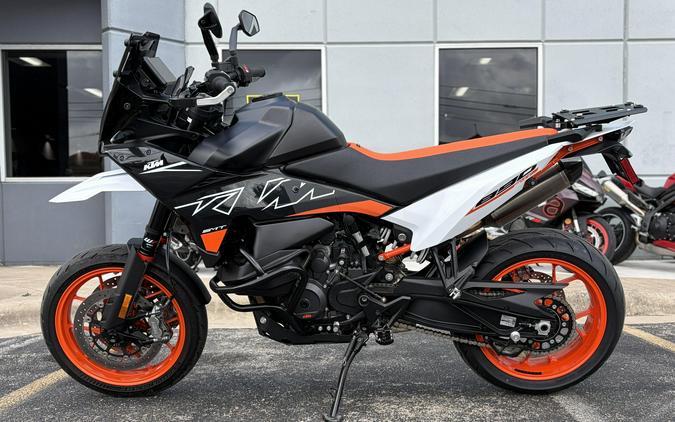 2024 KTM SMT 890