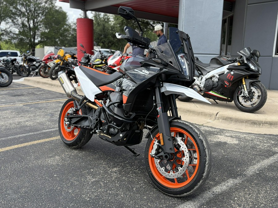 2024 KTM SMT 890
