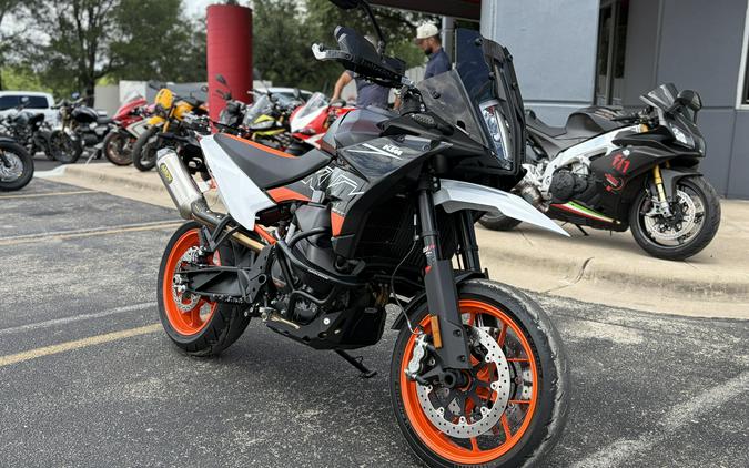 2024 KTM SMT 890