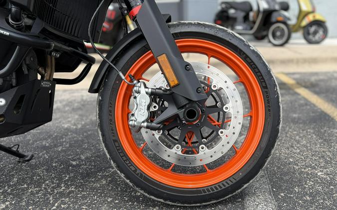 2024 KTM SMT 890