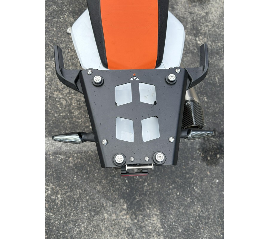 2024 KTM SMT 890