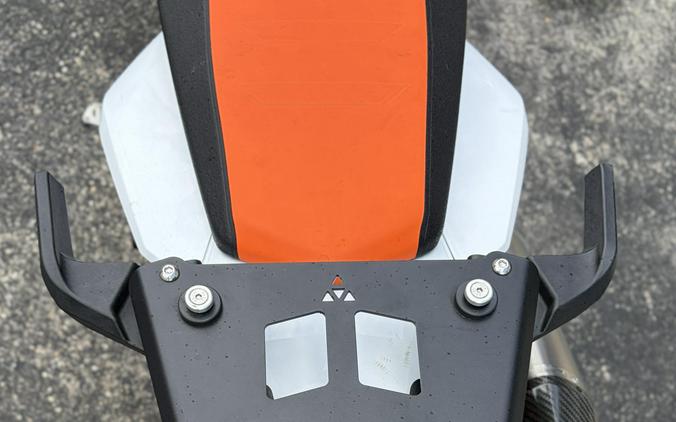 2024 KTM SMT 890