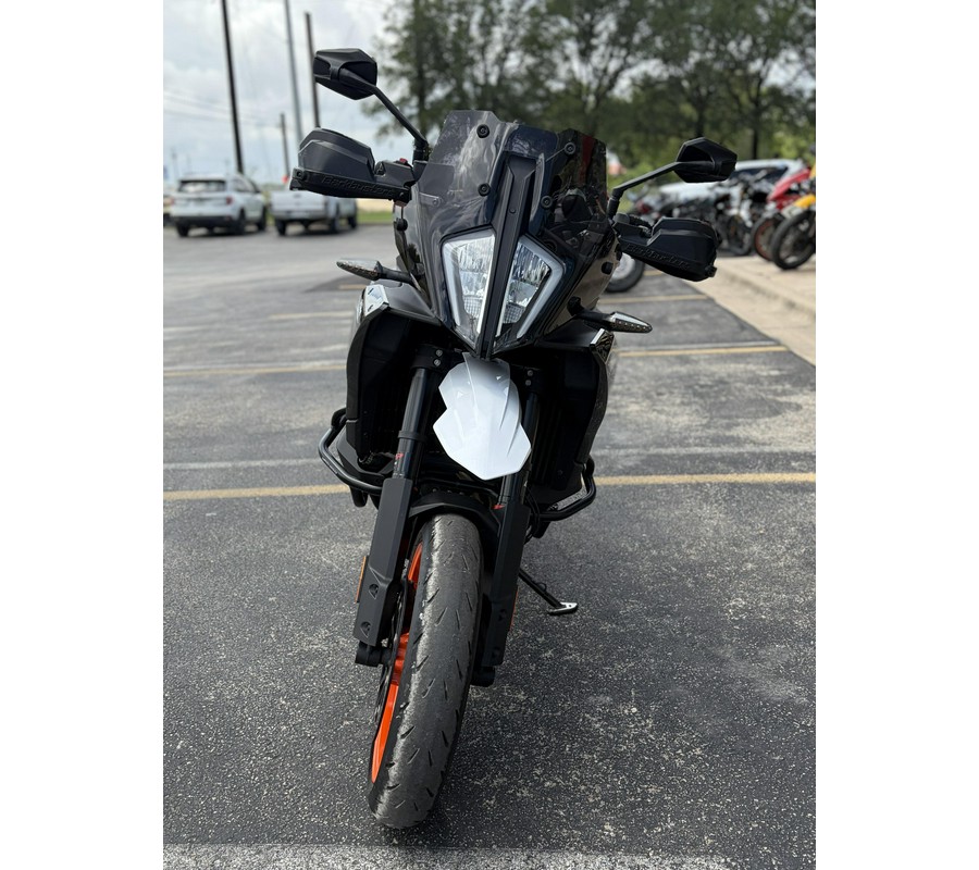 2024 KTM SMT 890