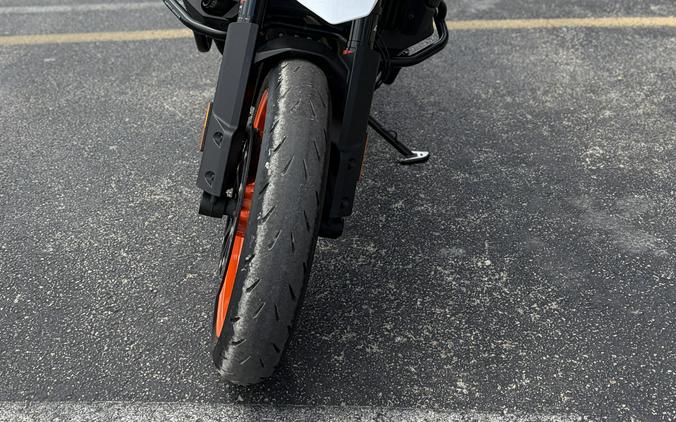 2024 KTM SMT 890