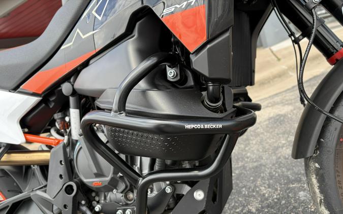2024 KTM SMT 890