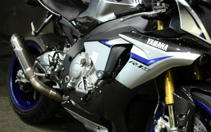 2016 Yamaha YZF-R1M