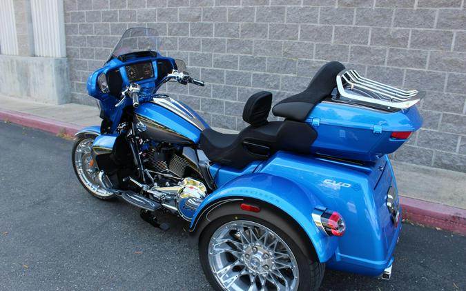 2026 Harley-Davidson® CVO Street Glide 3 Limited ELECTRIC COAST W/ PINSTRIPE
