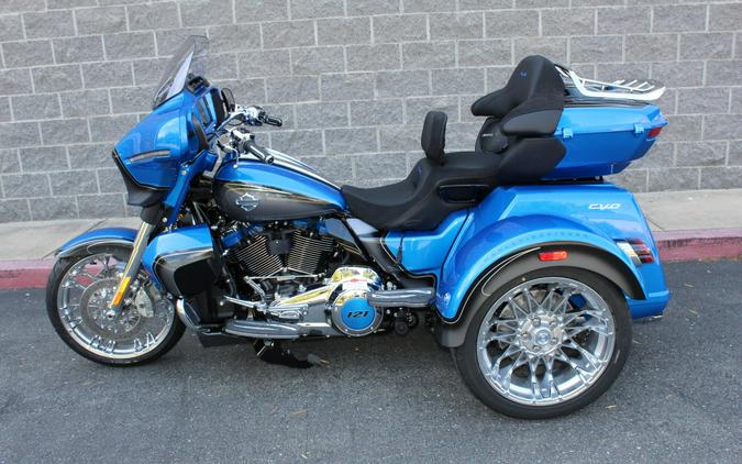 2026 Harley-Davidson® CVO Street Glide 3 Limited ELECTRIC COAST W/ PINSTRIPE
