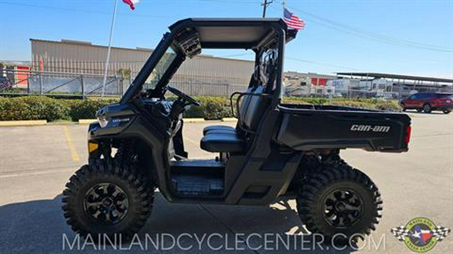 2023 Can-Am Defender DPS HD10