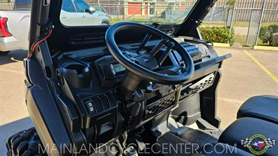 2023 Can-Am Defender DPS HD10