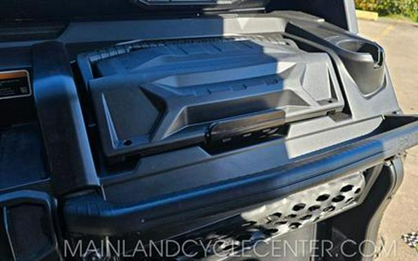 2023 Can-Am Defender DPS HD10