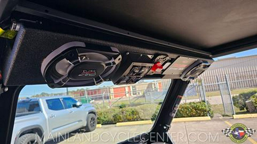 2023 Can-Am Defender DPS HD10