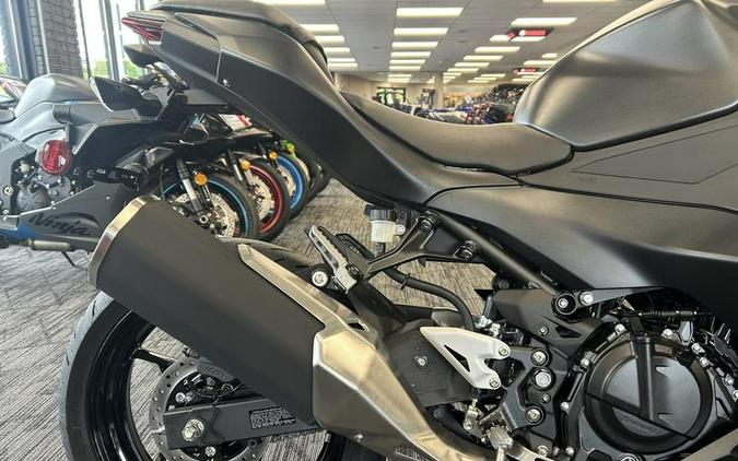 2026 Kawasaki Ninja® 500 ABS Metallic Flat Spark Black