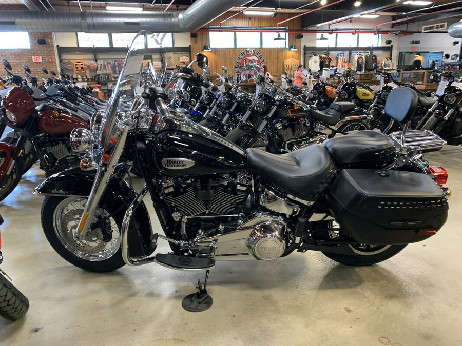 Harley-Davidson Heritage Classic 2023 FLHCS Vivid Black