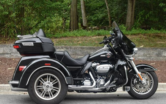 2022 Harley-Davidson Tri Glide Ultra Vivid Black
