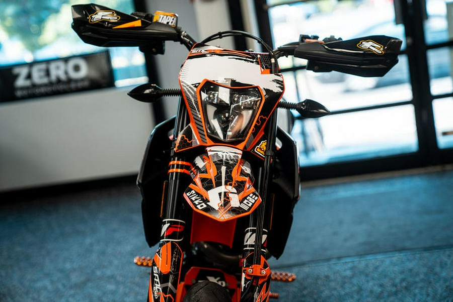 2022 KTM 690 SMC R