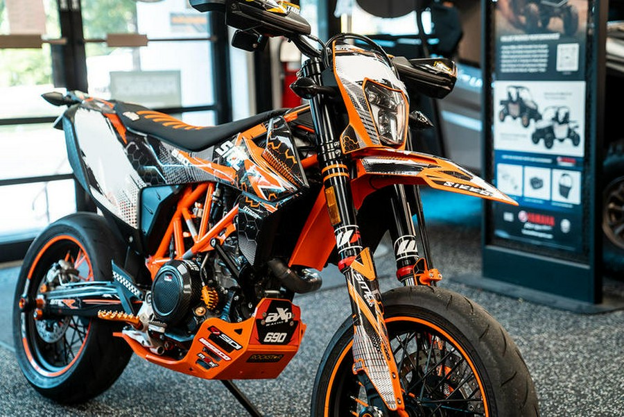 2022 KTM 690 SMC R