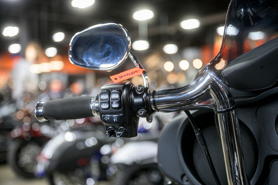 2022 Harley-Davidson Tri Glide Ultra Trike FLHTCUTG