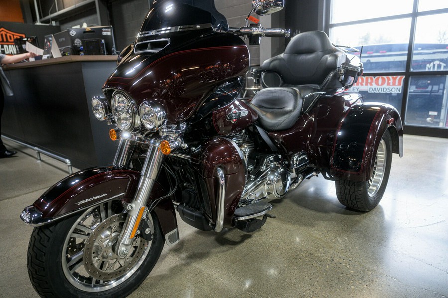 2022 Harley-Davidson Tri Glide Ultra Trike FLHTCUTG