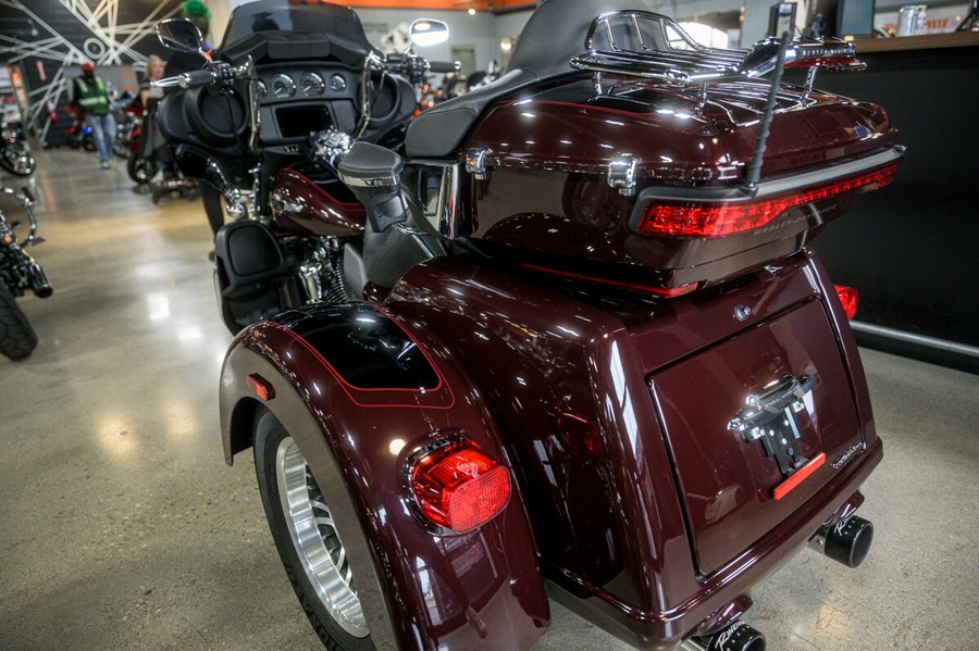 2022 Harley-Davidson Tri Glide Ultra Trike FLHTCUTG