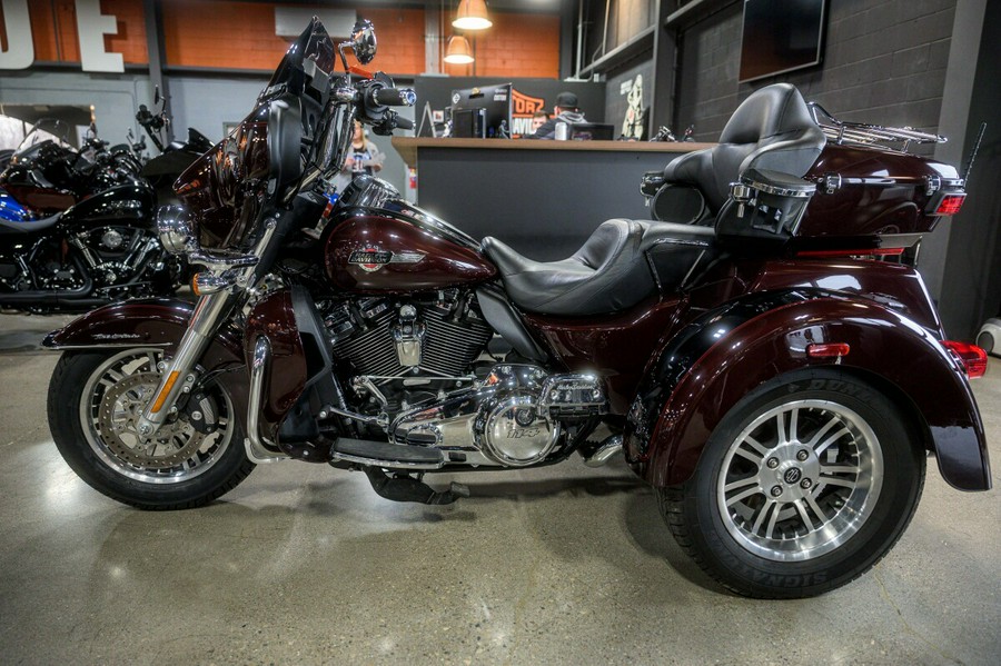 2022 Harley-Davidson Tri Glide Ultra Trike FLHTCUTG