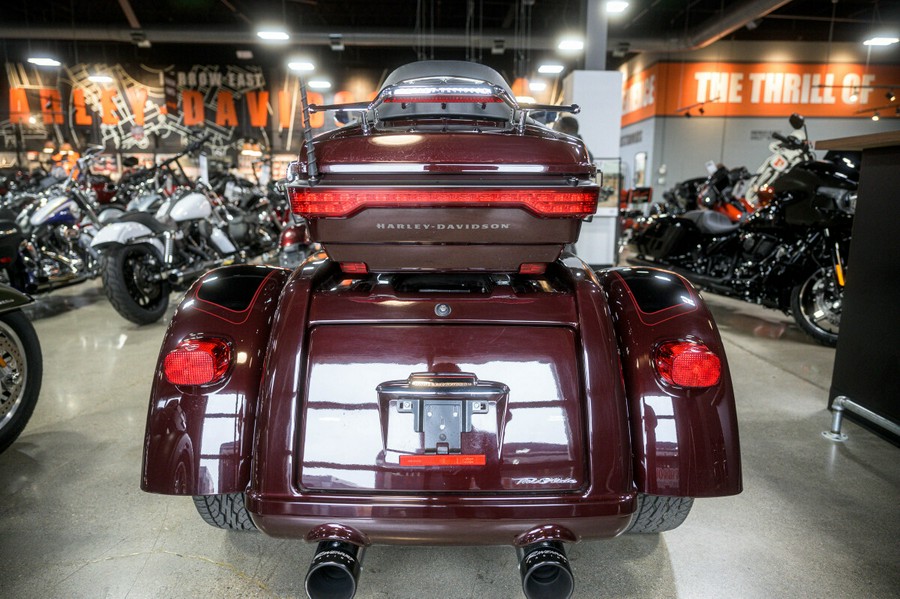 2022 Harley-Davidson Tri Glide Ultra Trike FLHTCUTG