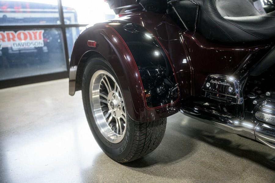 2022 Harley-Davidson Tri Glide Ultra Trike FLHTCUTG